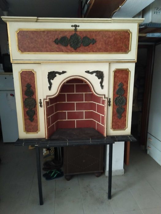 Móvel a imitar lareira