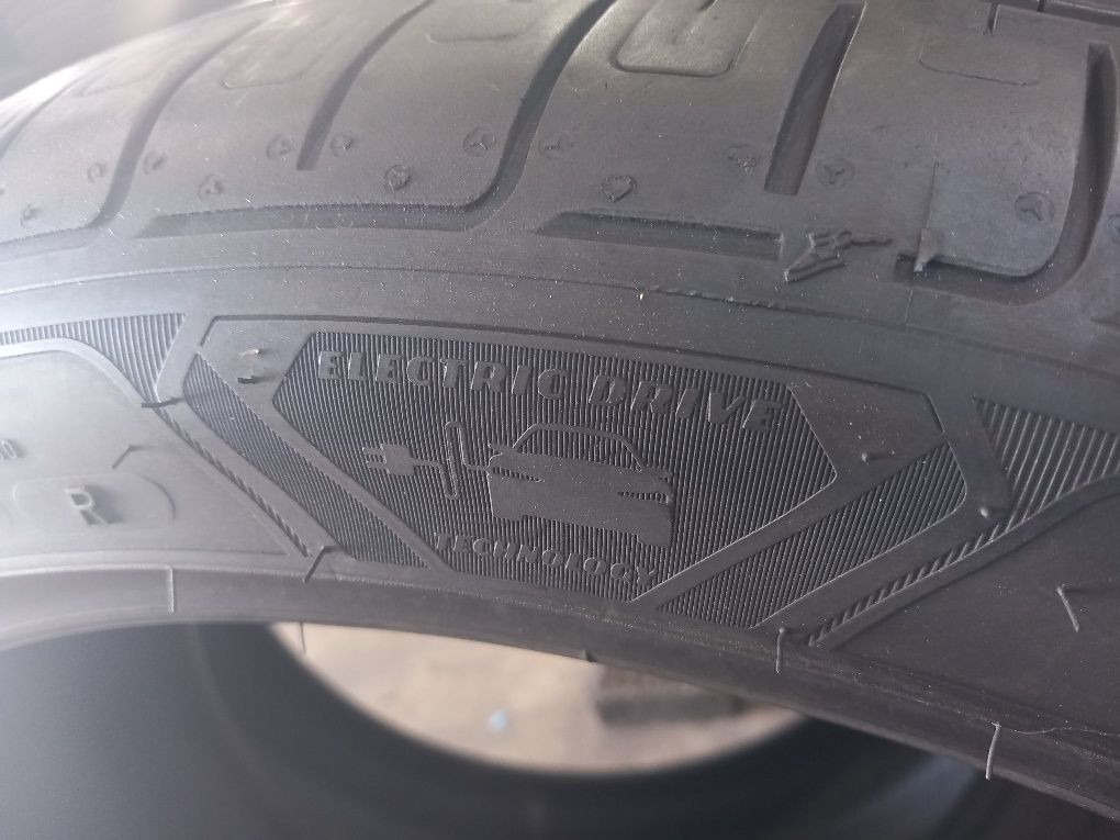 Pneus 215/45/20 Goodyear EfficientGrip Performance Electricdrive Dot21