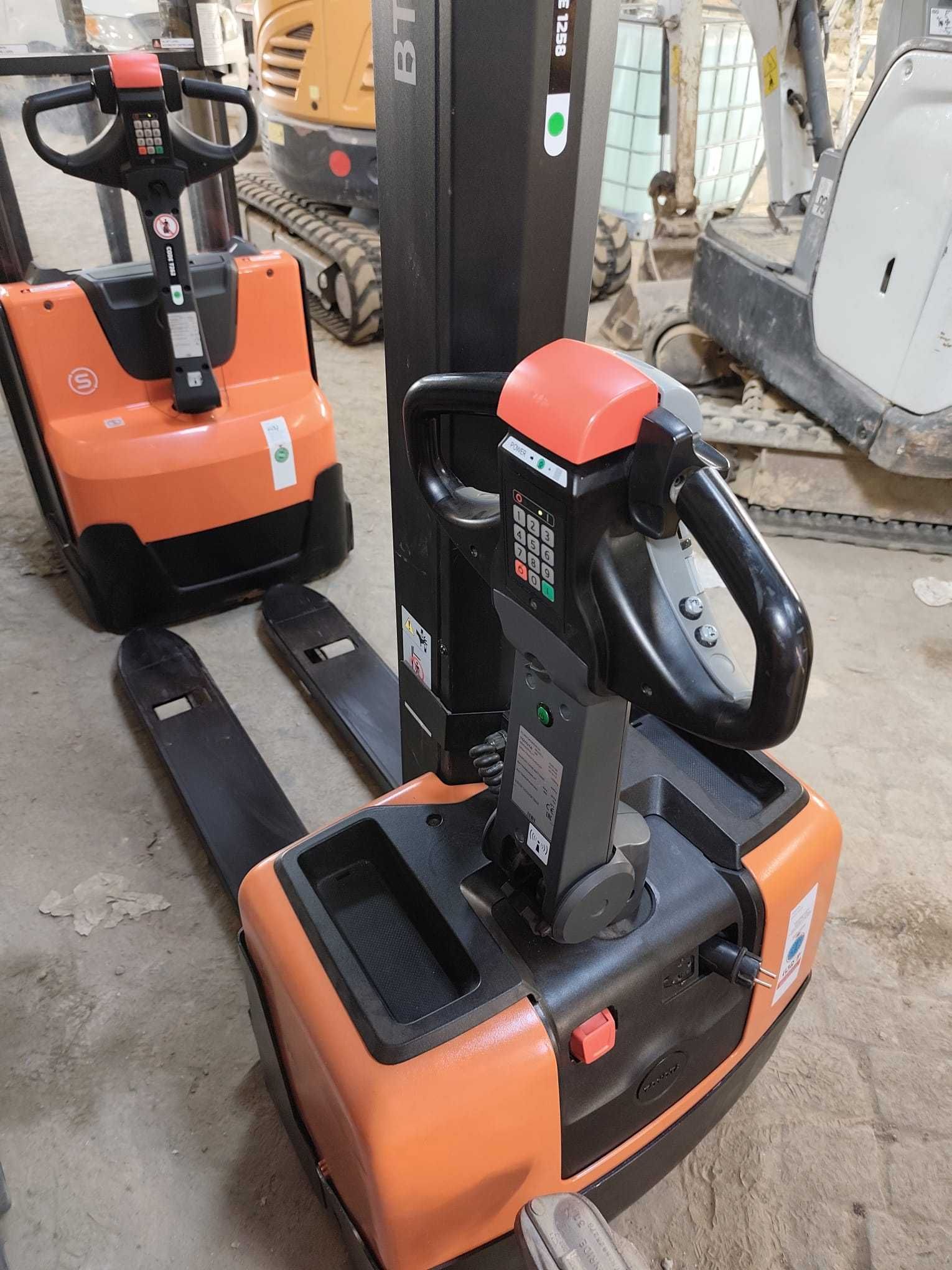 Stacker Empilhador p. paletes elétrico de 2019, Toyota, elevação 1.58m