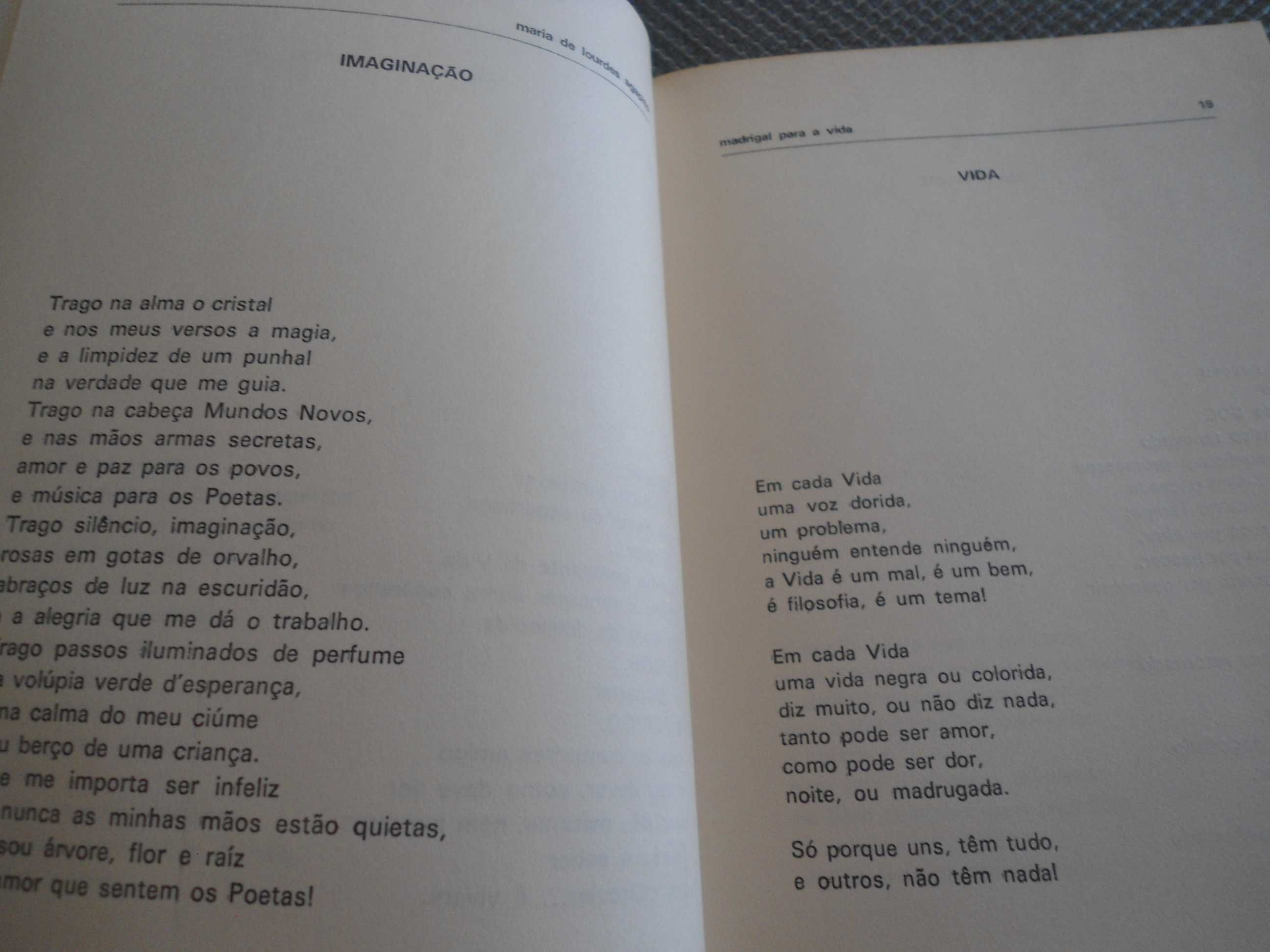 Madrigal para a vida (poemas) de Mª de Lourdes  Agapito (1979)