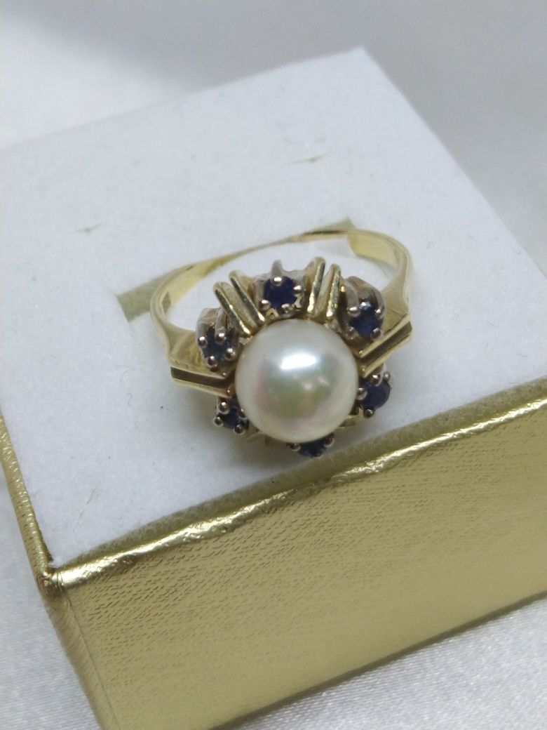 Złoty pierścionek z perłą i szafirami, złoto 585, R14