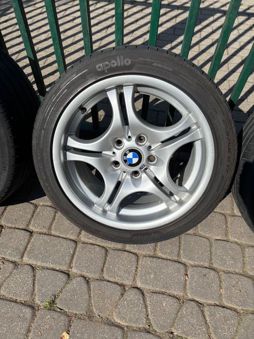 Koła BMW M-pakiet rozmiar 17 wraz z oponami.