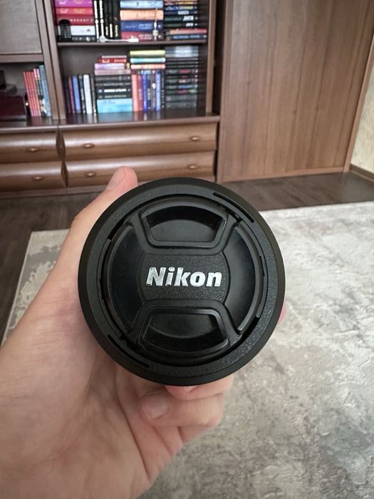 Фотоапарат Nikon D90 + обʼєктив Nikon DX AF-S NIKKOR 35 mm 1:1.8G