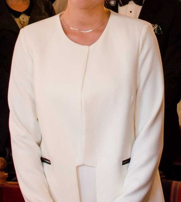 Elegancka biała marynarka damska narzutka ślubna, rozmiar S (36)