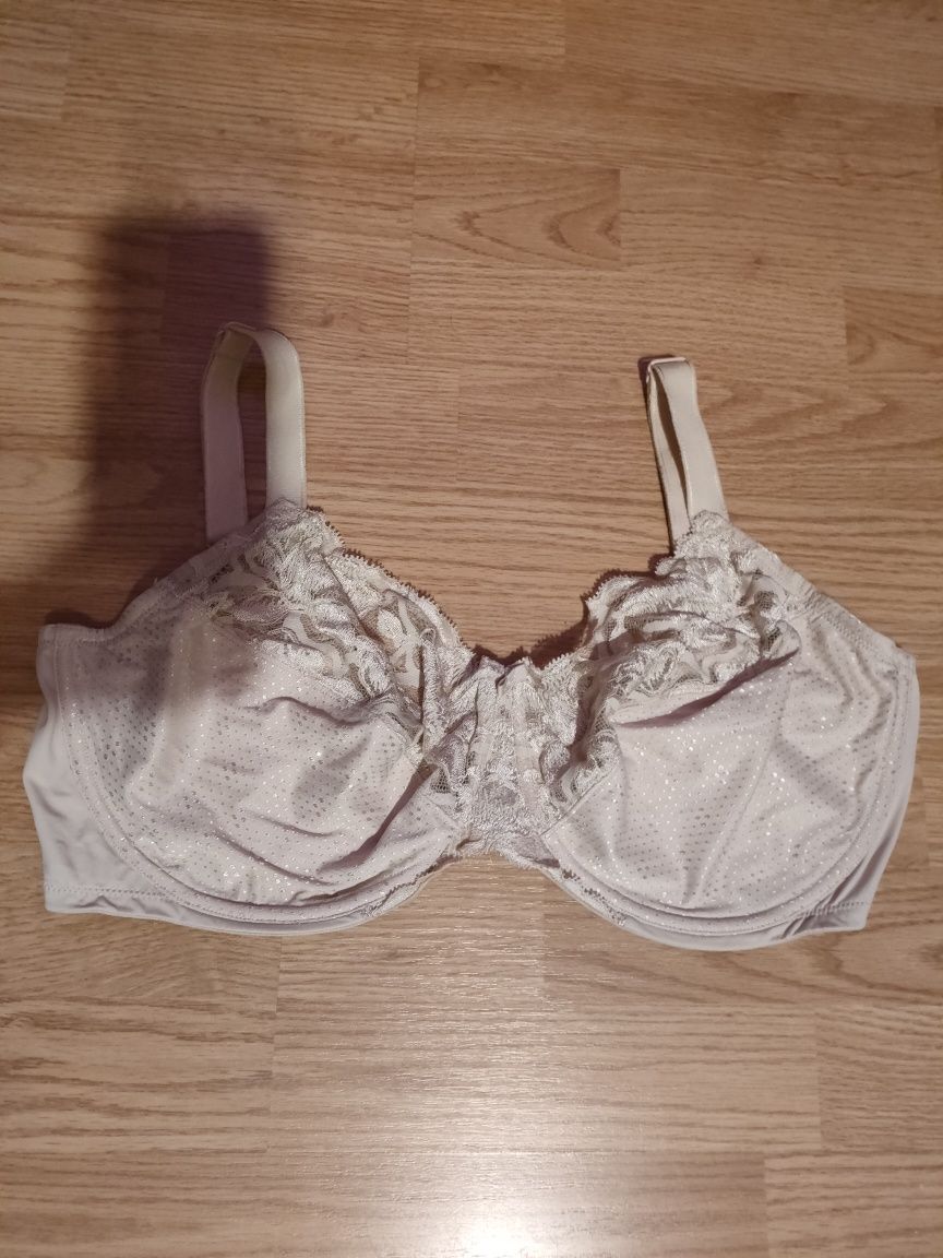 Fantasie modelujacu biustonosz 90 G