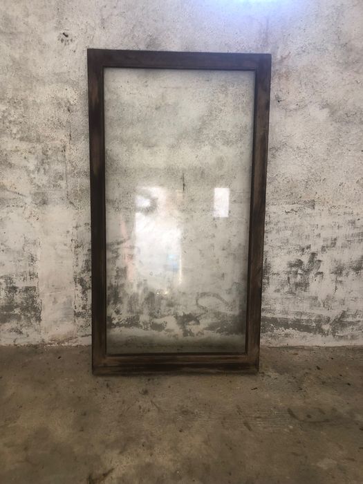 Portadas de madeira exótica e janela