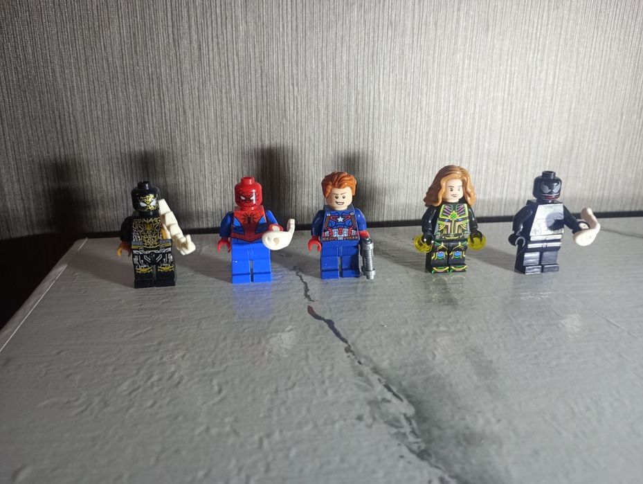 Розпродаж! лего мініфігурки Marvel та DC 80грн/шт .