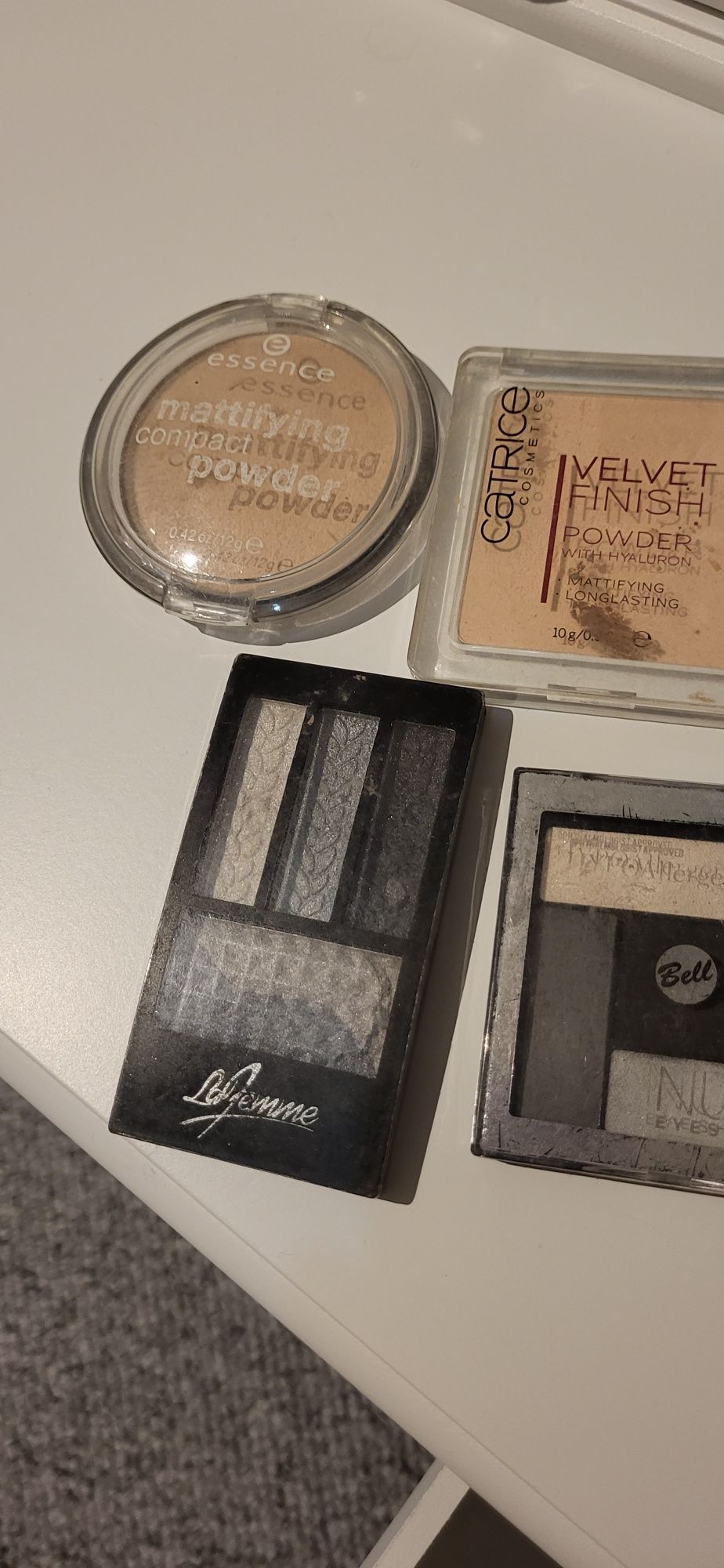 Zestaw mix  kosmetyków puder, bronzer, cienie, kredki