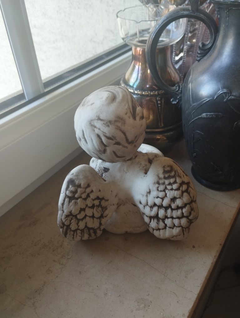 Stary ceramiczny aniołek ceramiczny przecierany na brąz vintage