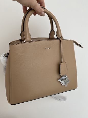 Женская сумка от бренда DKNY модель Paige