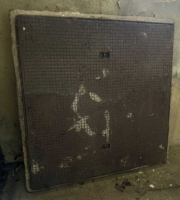 Tampa de Esgoto / comunicações