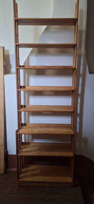 Drewniany regał – solidny, 8 półek, stan dobry