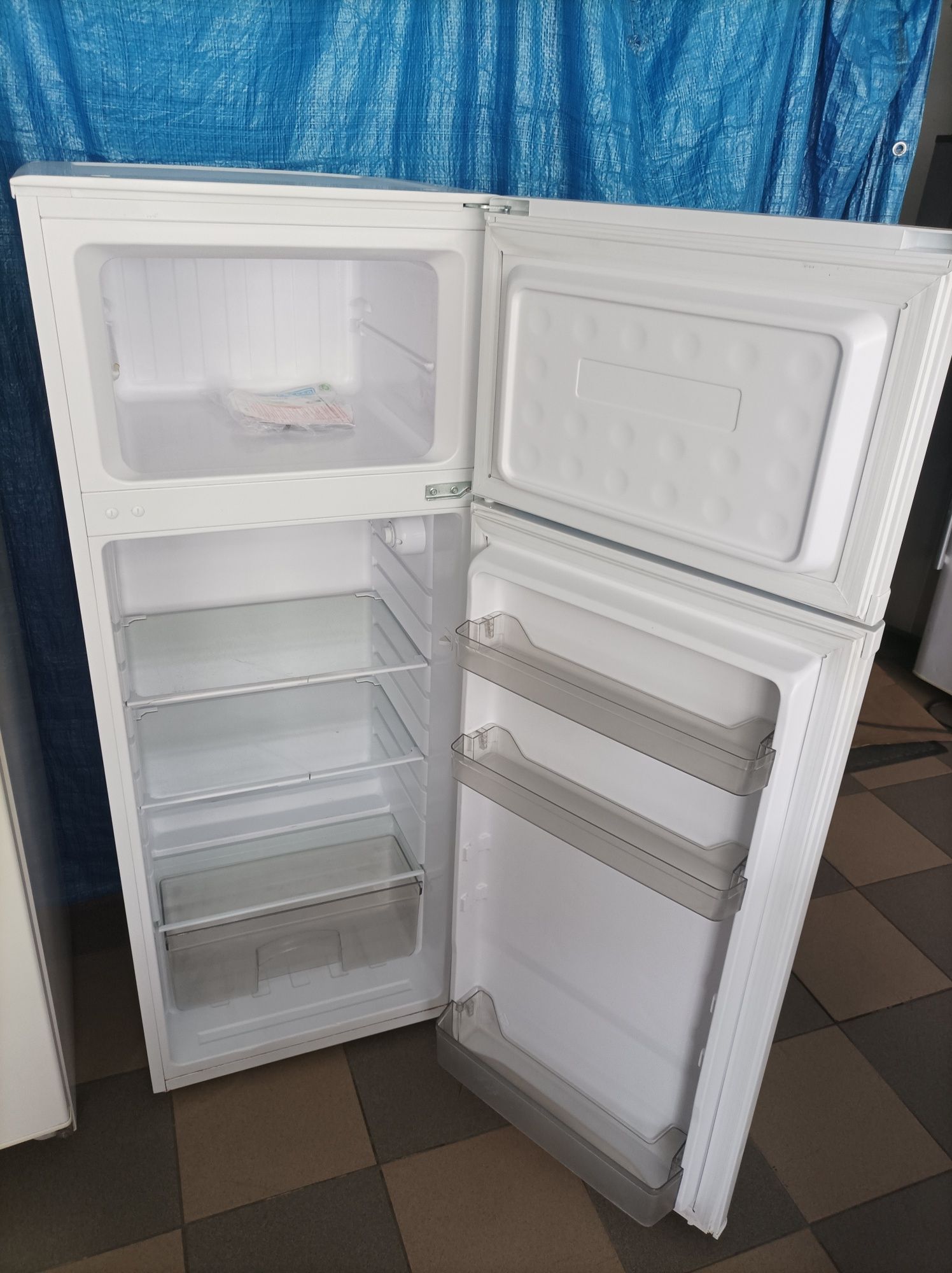 Холодильник.   .   .