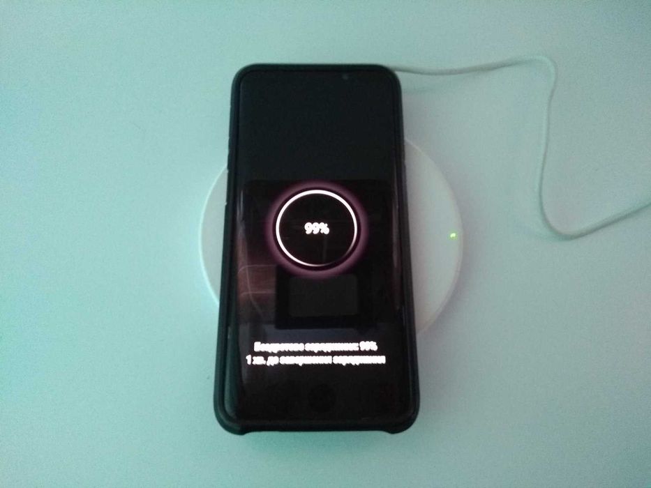 Беспровідна зарядка Belkin F7U027 + зарядне