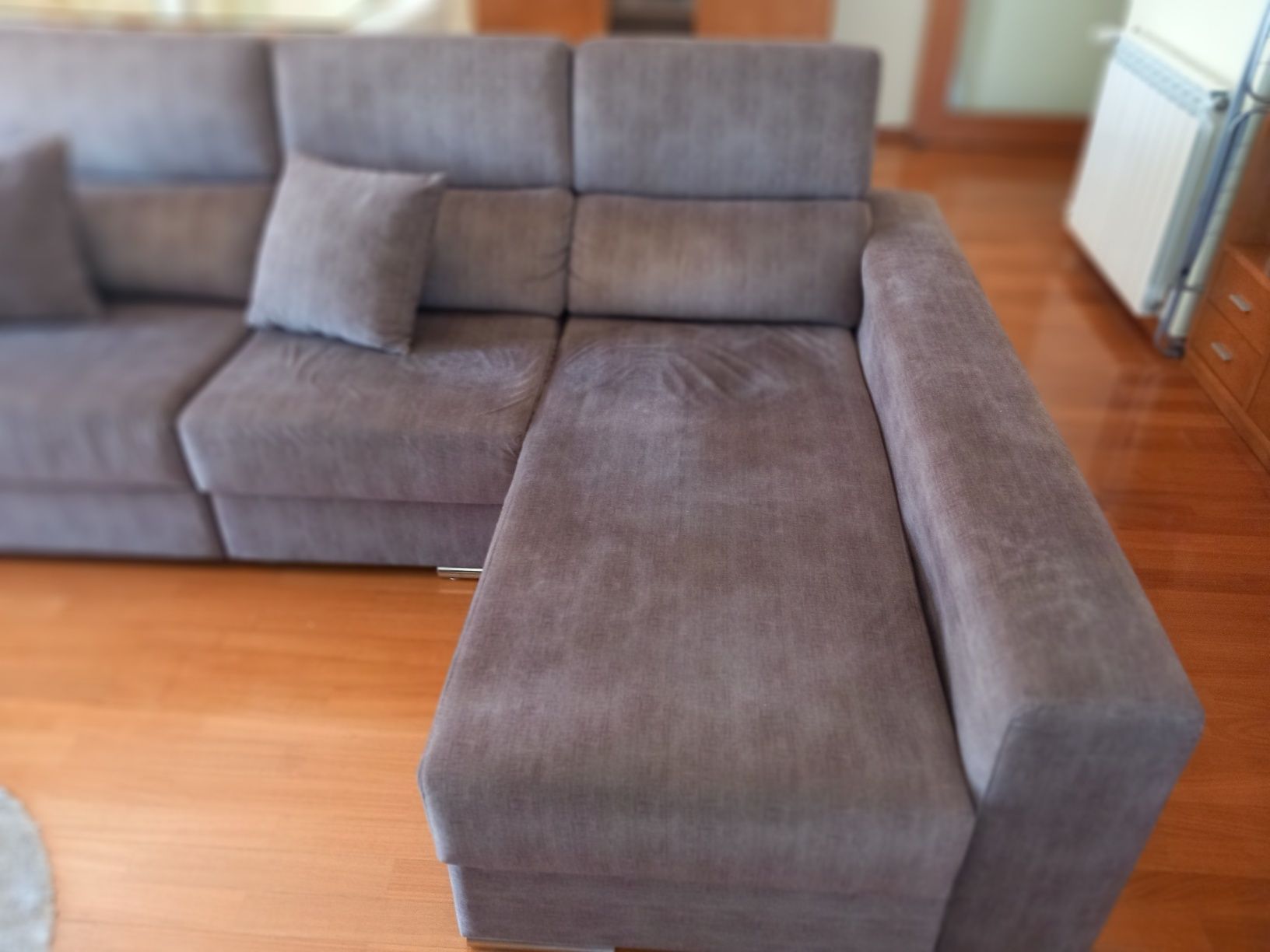 Sofá grande com chaise longue e 3 lugares