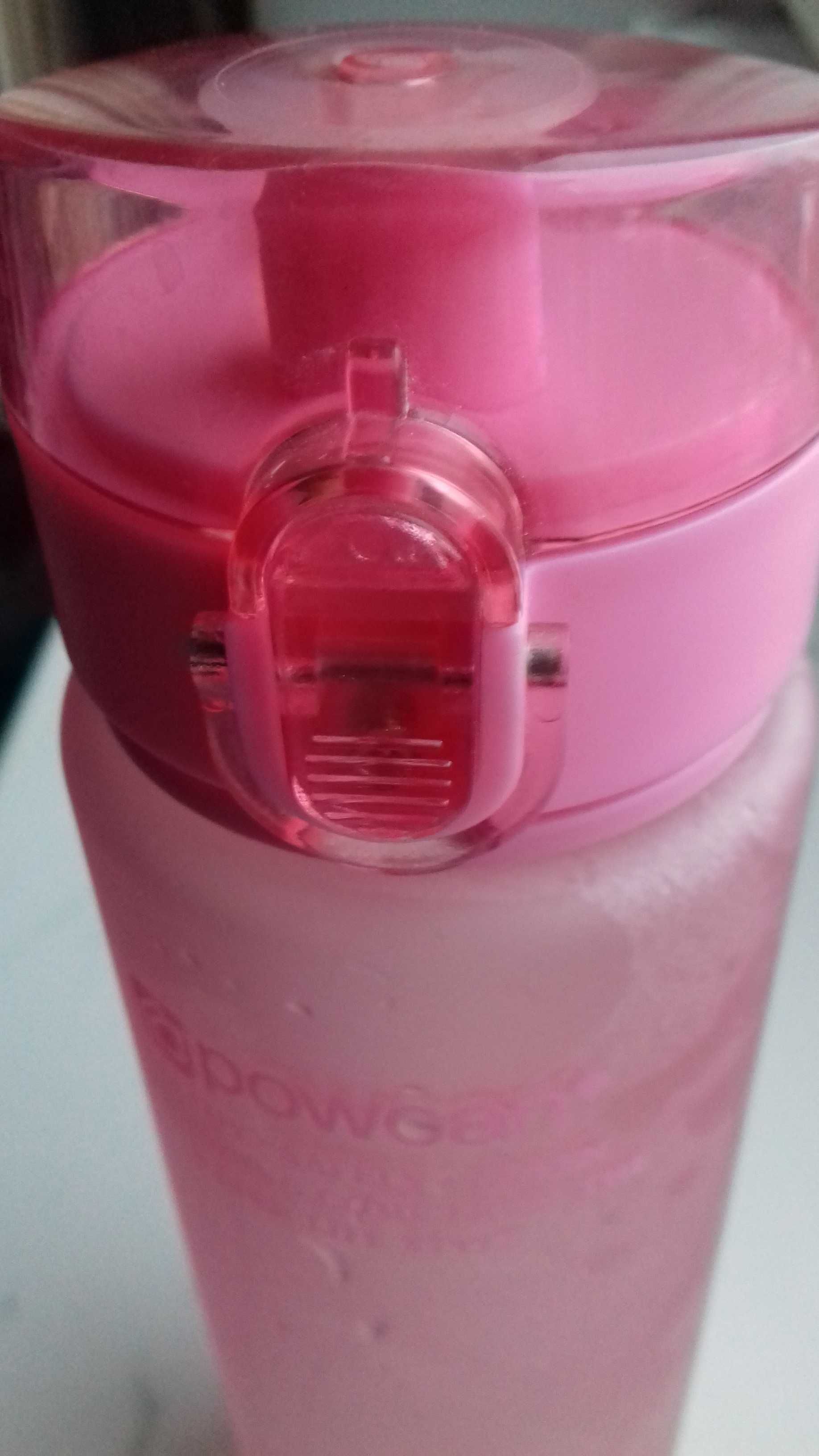 Бутылка для воды с поилкой/защитой на шнурке POWCAN 560мл