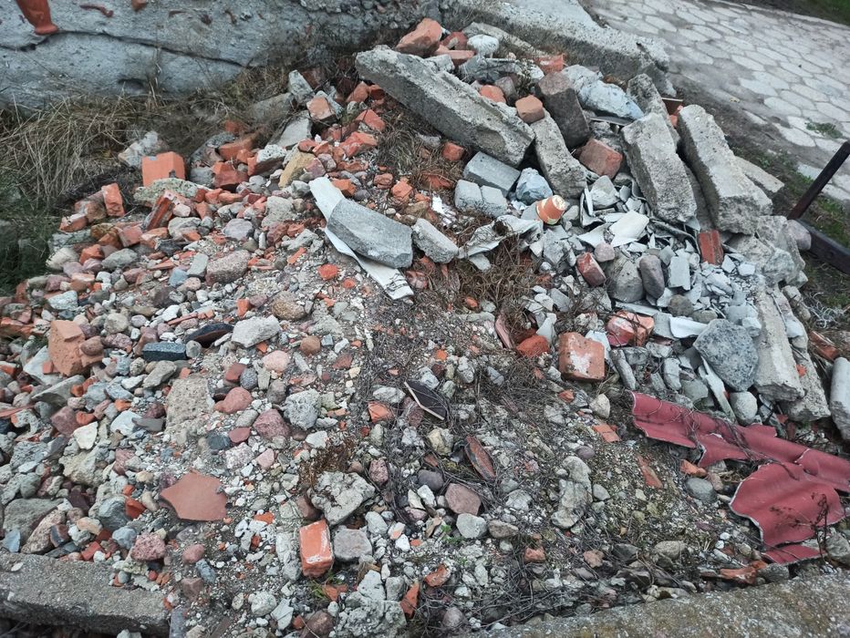 Oddam gruz, cegła, kamień