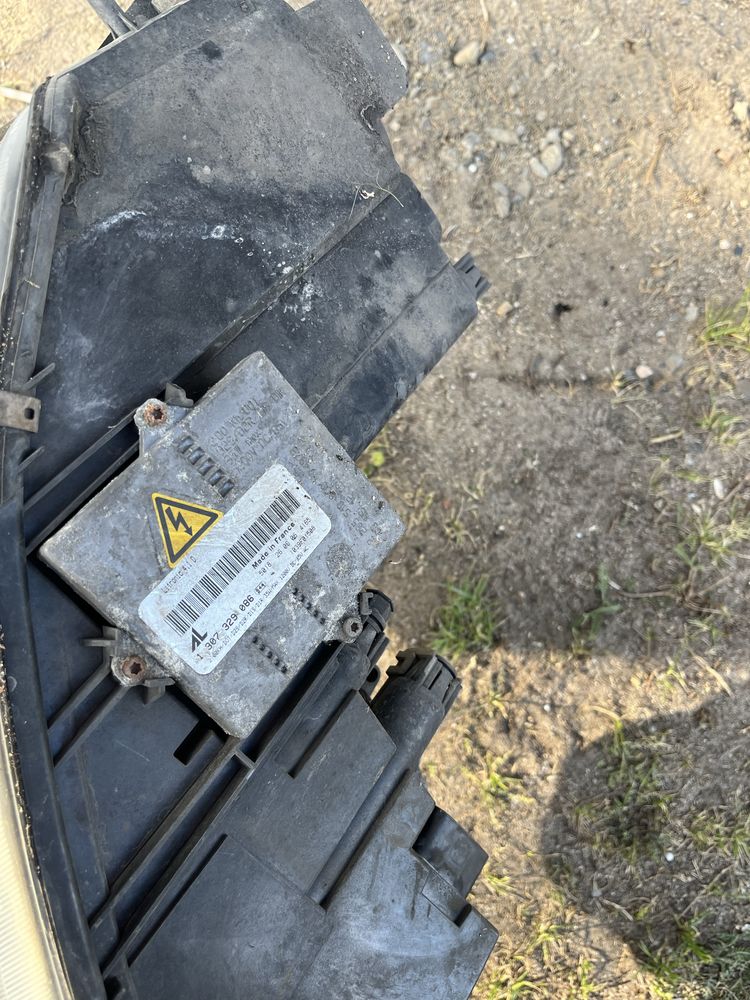 Lampy ksenony przód mazda 6