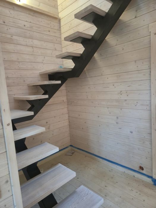 Schody metalowe wewnętrzne – nowoczesny design i solidne wykonanie