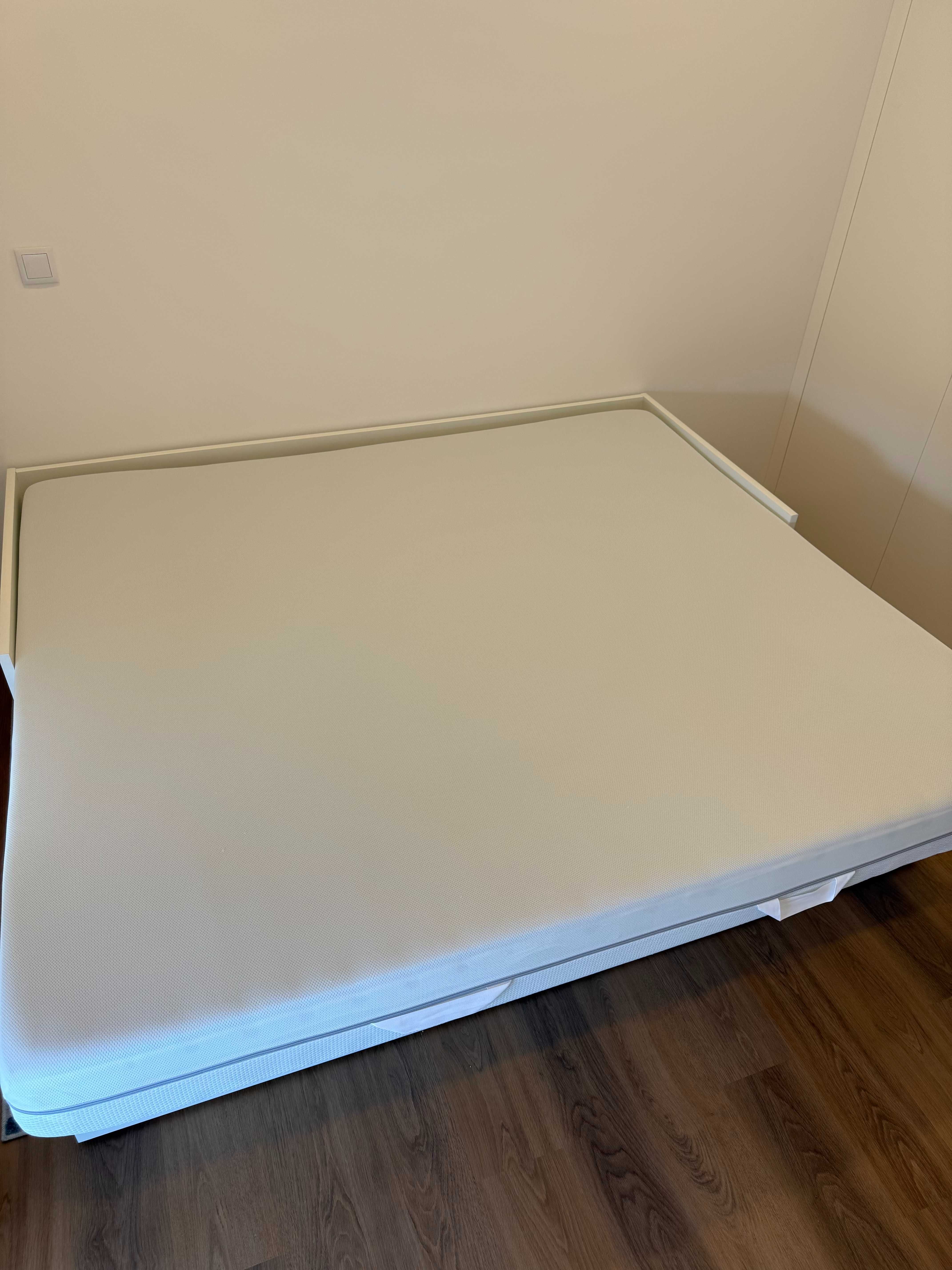 Cama de Casal com Colchão