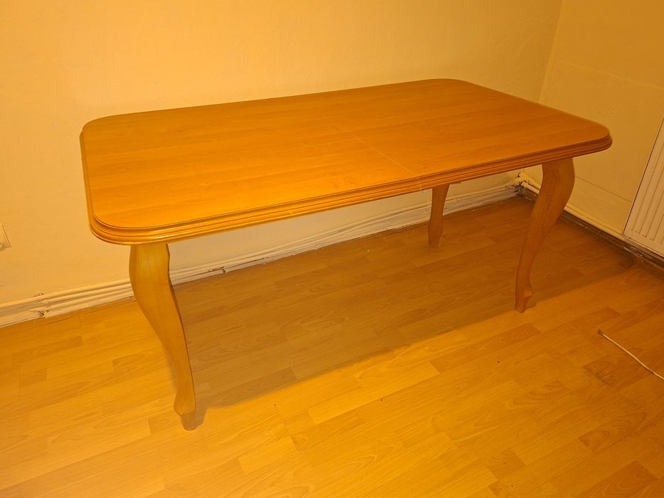 Duzy rozkładany stół