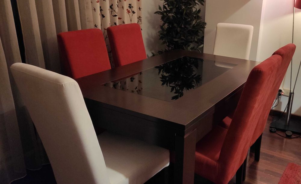 Mesa de jantar em ótimo estado (praticamente nova)