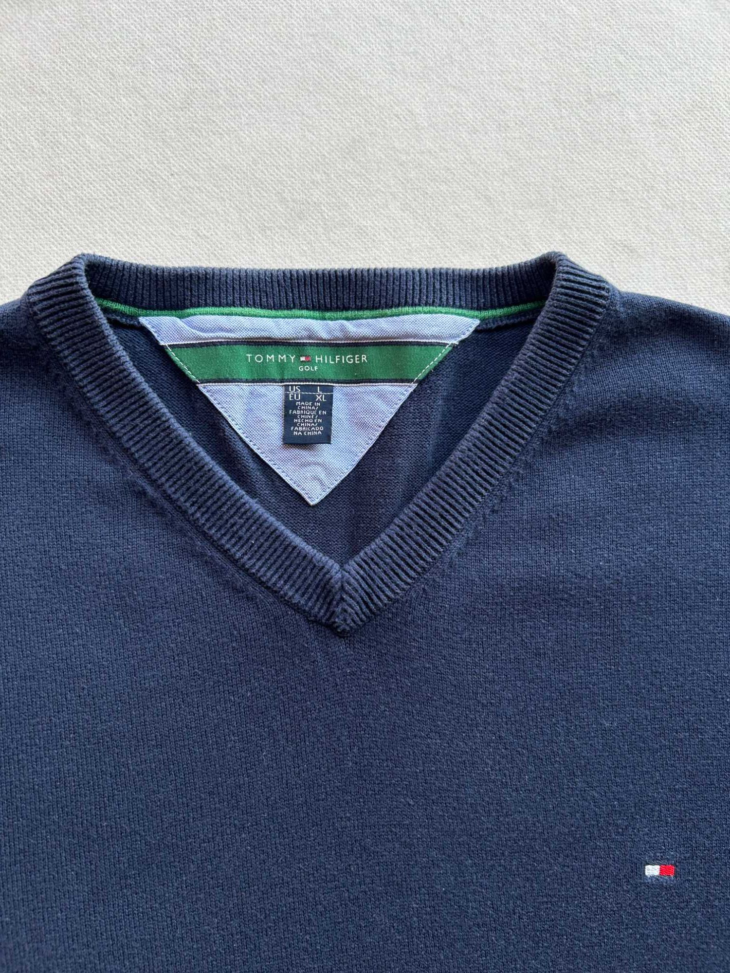 Tommy Hilfiger _ Granatowy delikatny męski sweter w serek L