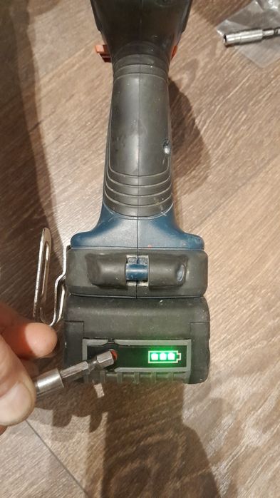 Шуруповерт Bosch.