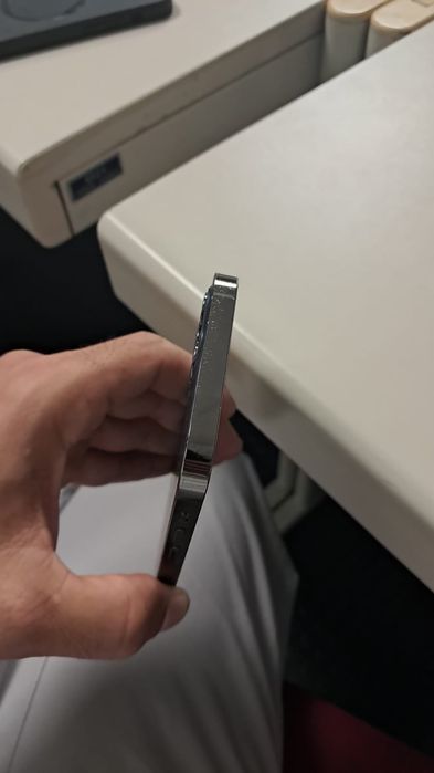 iPhone 12 Pro cinzento