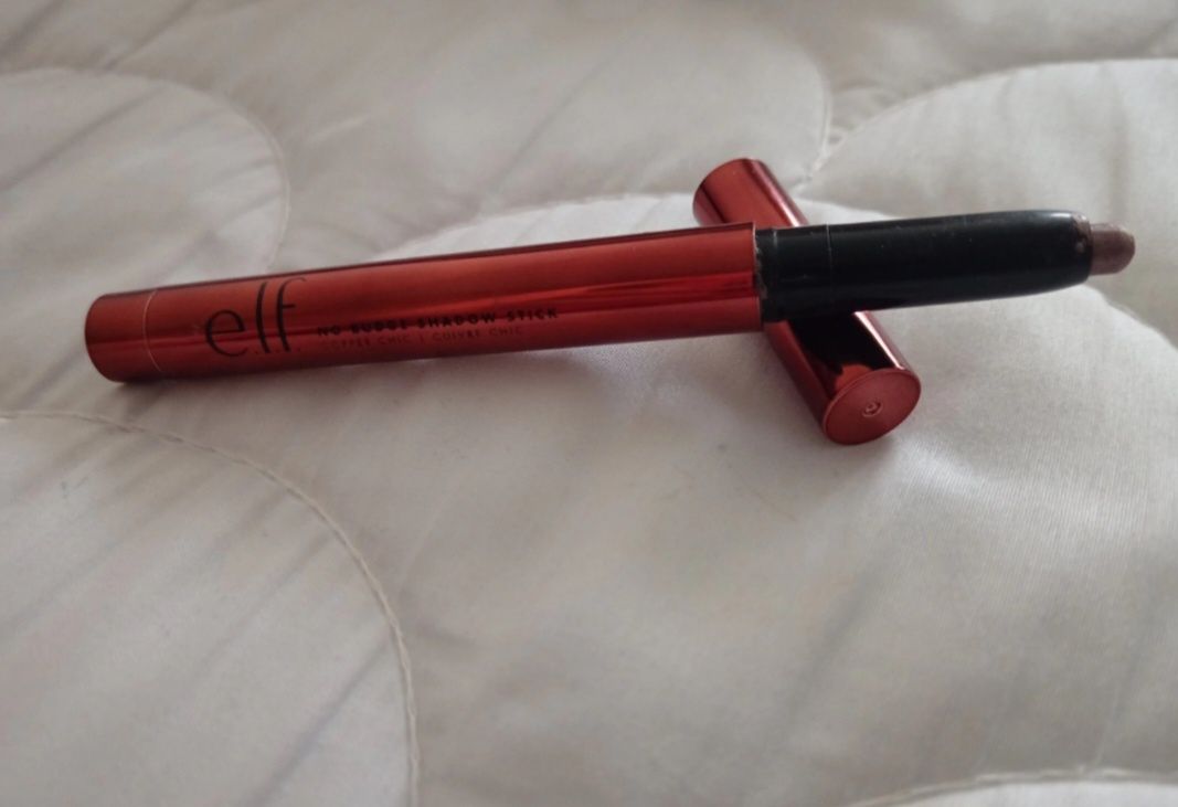 E.L.F  No Budge Shadow Stick