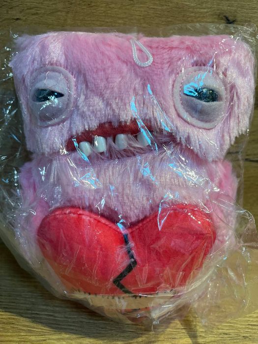 Fuggler - Zubasty pluszak w ksztatcie wrochatego różowego serca