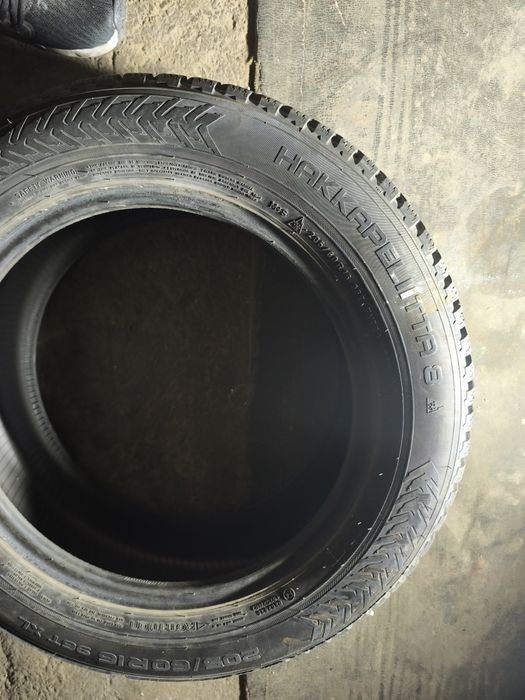 Шини зимні шоповані. Nokian 205/60/16