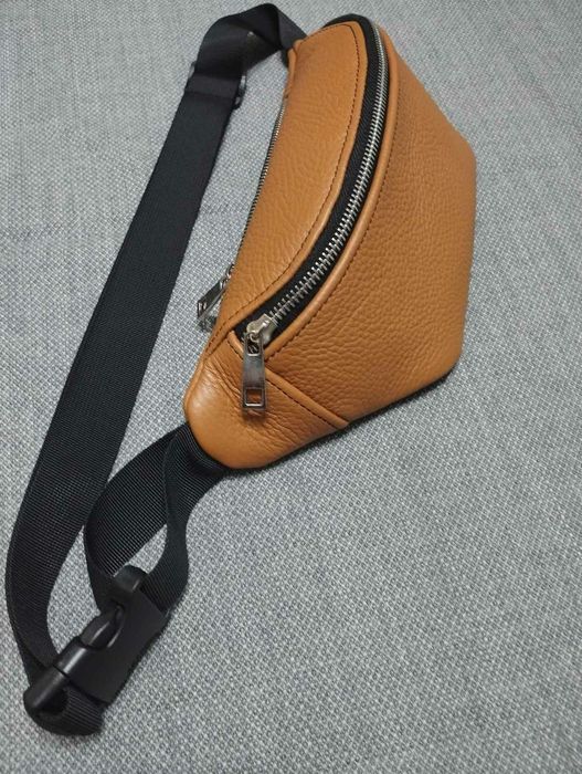 Бананка , сумка на пояс з  натуральної шкіри.