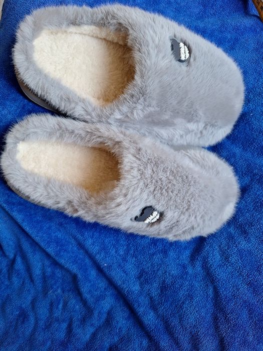 Damskie zimowe kapcie 42,5,wkładka ma 26,5 cm
