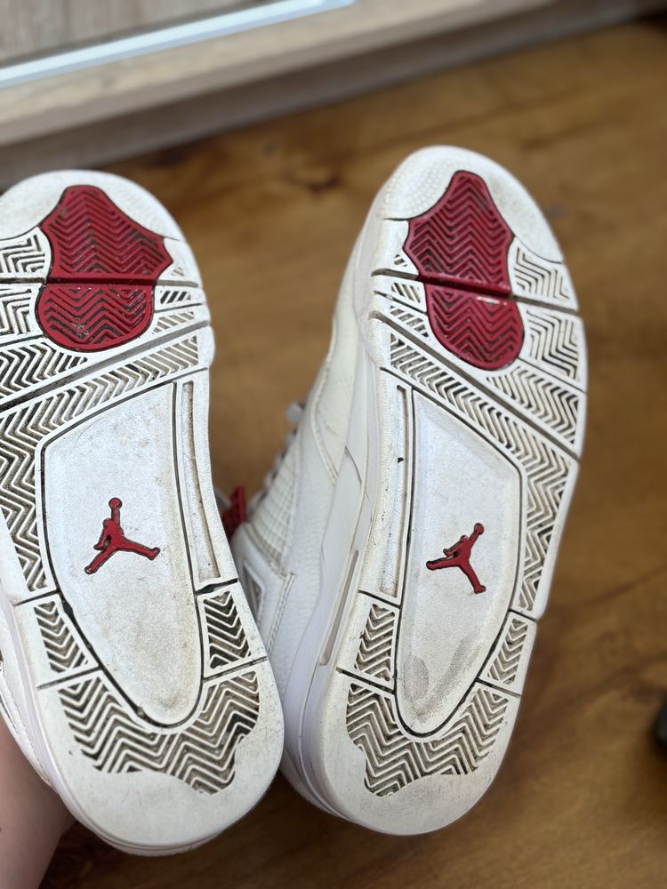 Jordan 4 metallic red