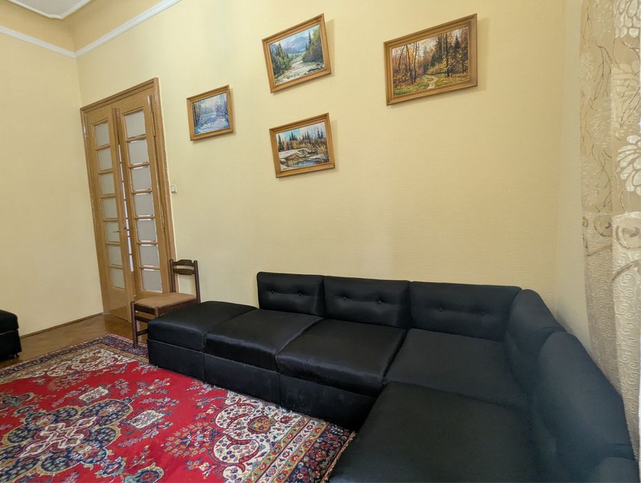 Продається велика квартира в центрі міста