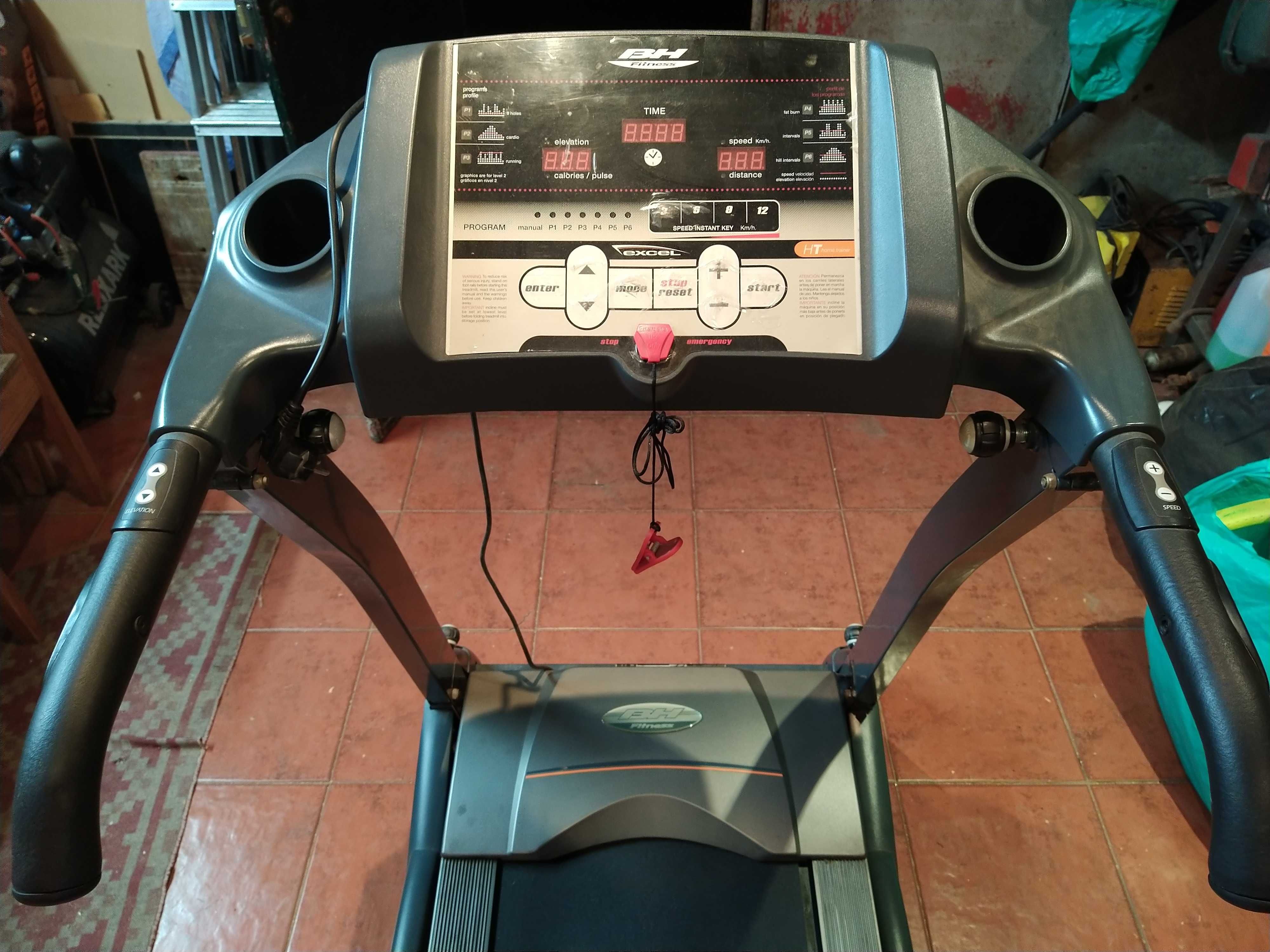 Passadeira BH Excel Fitness G6480 c/ plásticos de origem