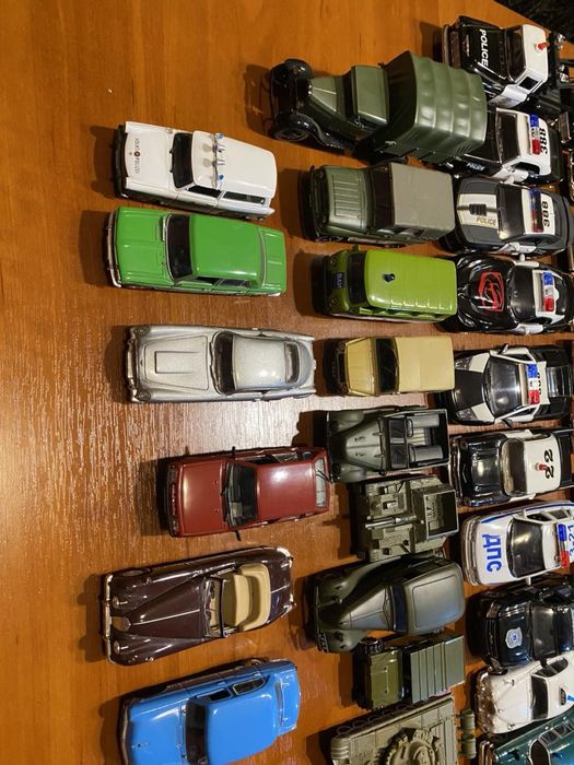 Модельки авто 1:43