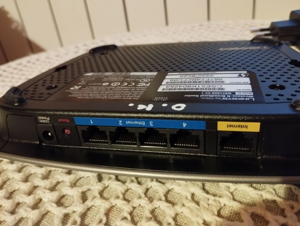 Router-N Linksys 2,4 GHz Cisco typ WRT160N v.3 z zasilaczem