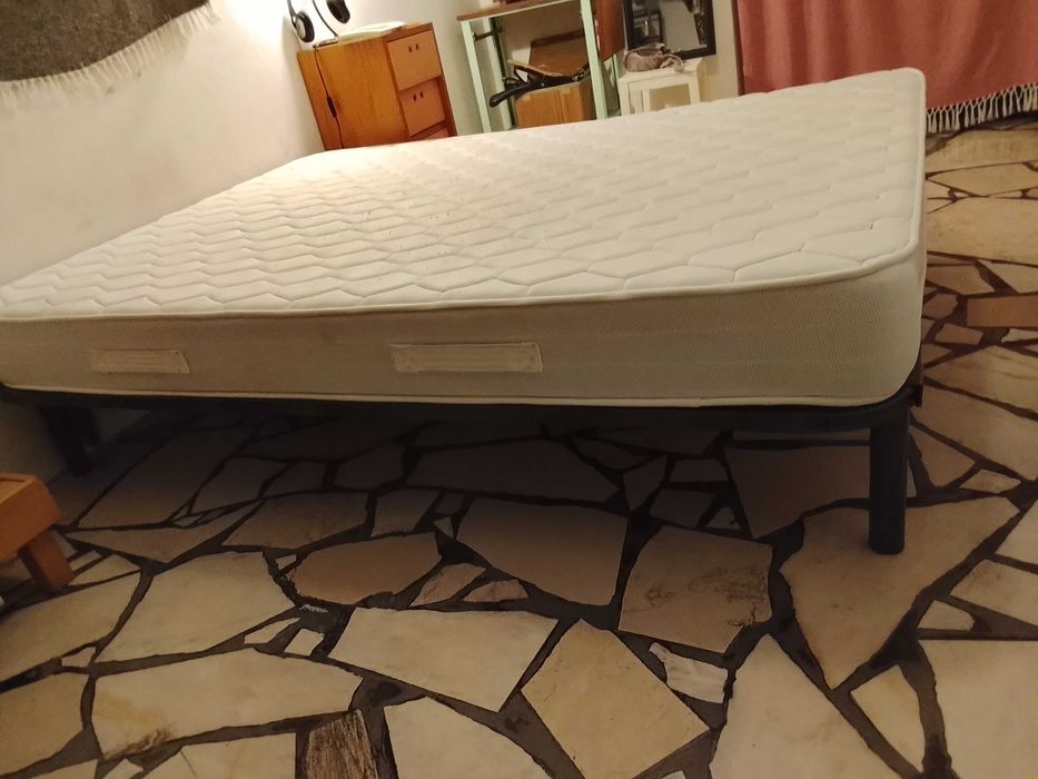 Cama casal com colchão