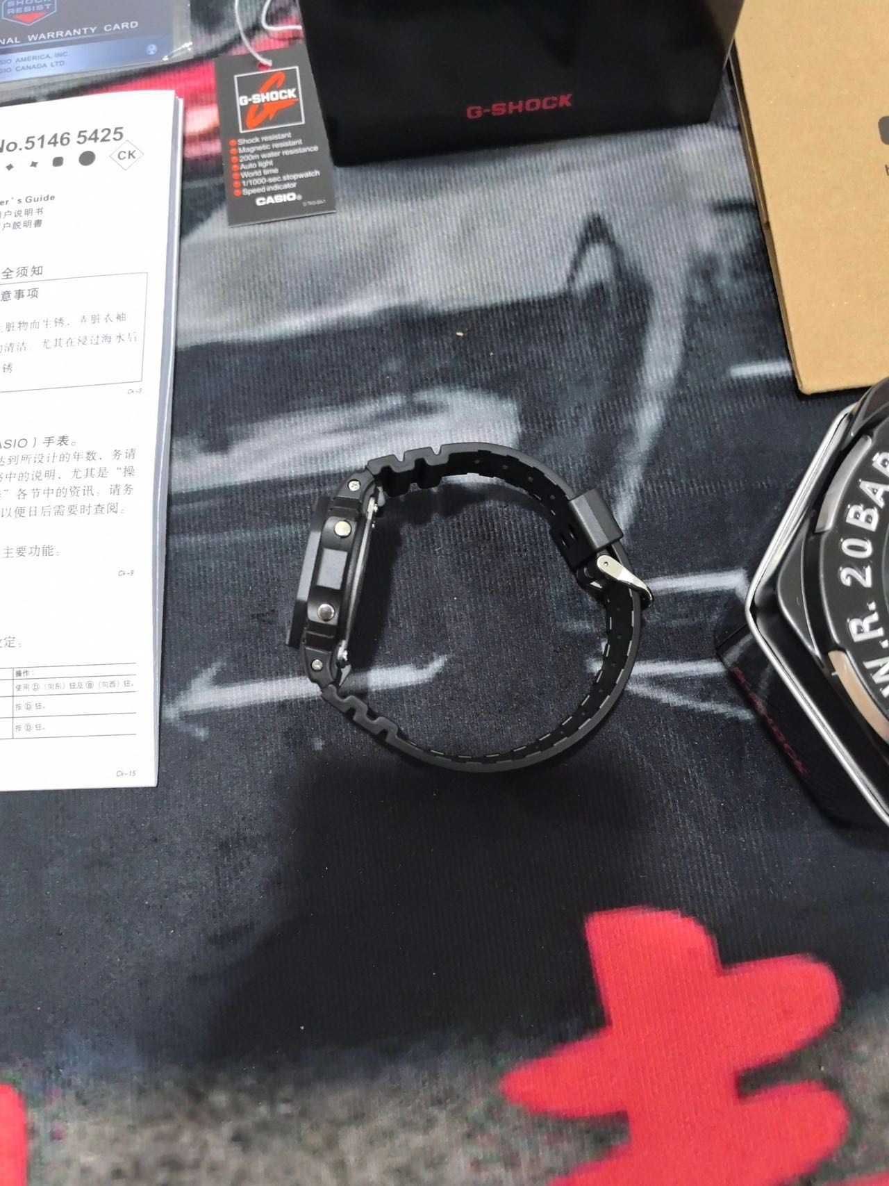 Casio G-SHOCK Czarny Kwadrat – Klasyczny Design i Wytrzymałość