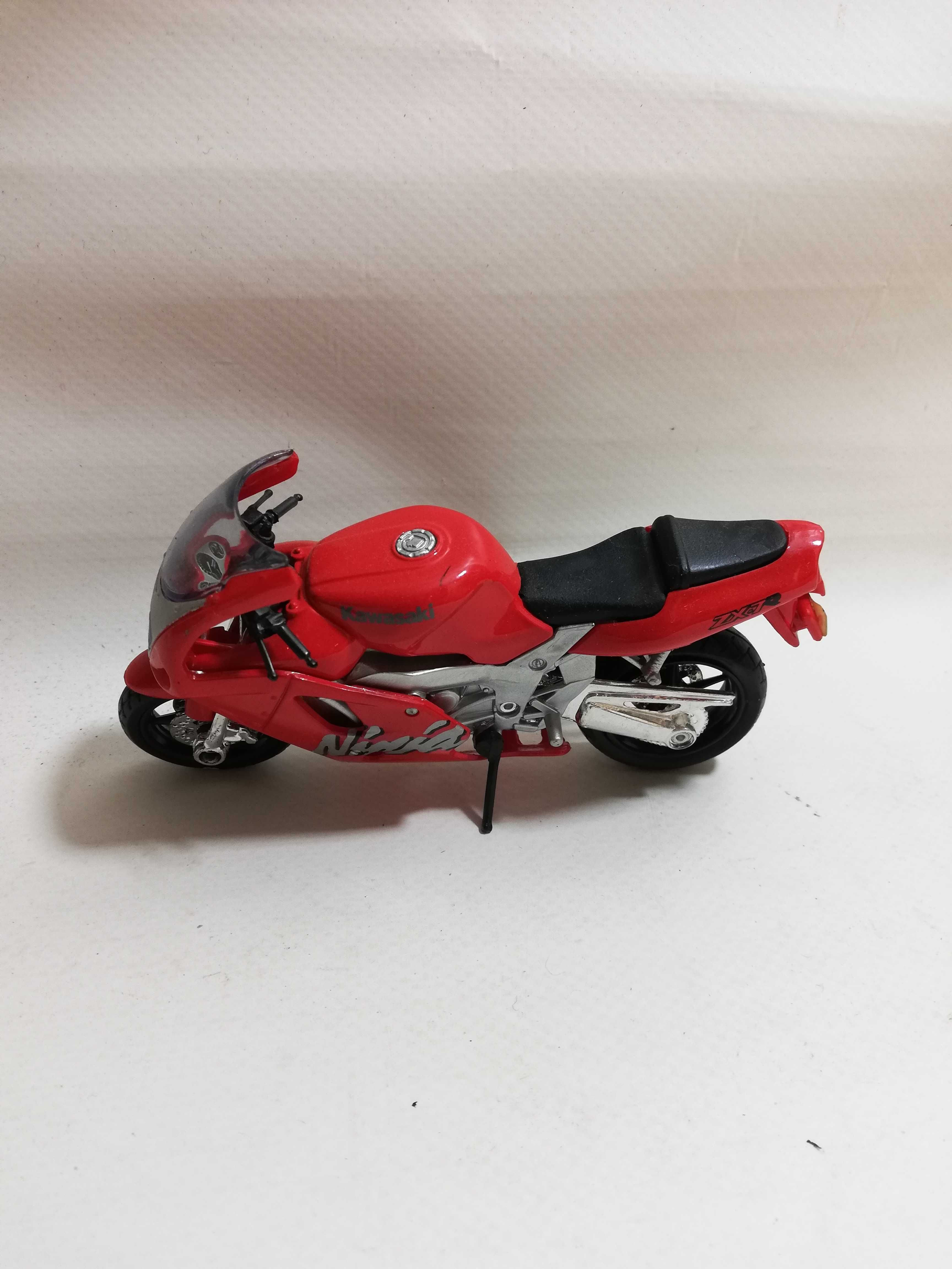 Kawasaki Ninja ZXR7 - Maisto 1:18