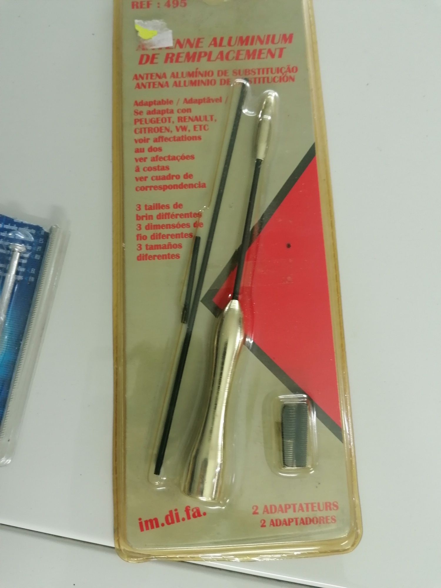 Antena de carro e tampas pneus