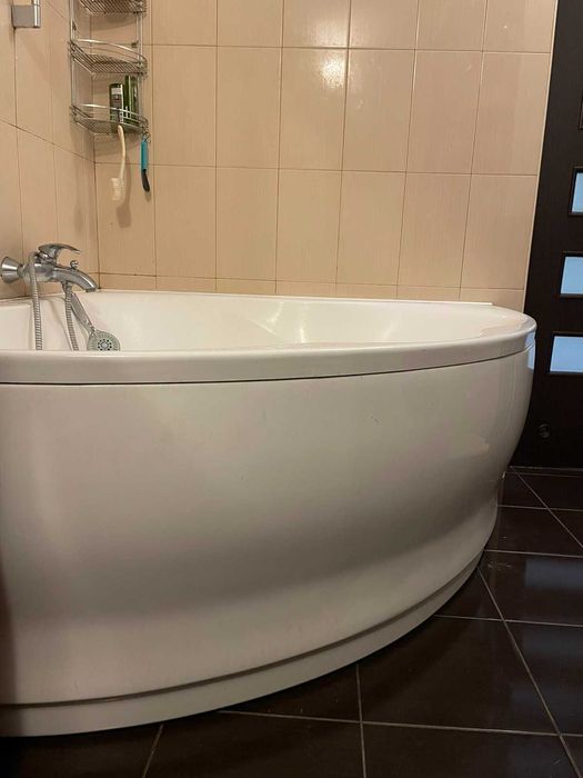 Продається акрилова ванна Triton
