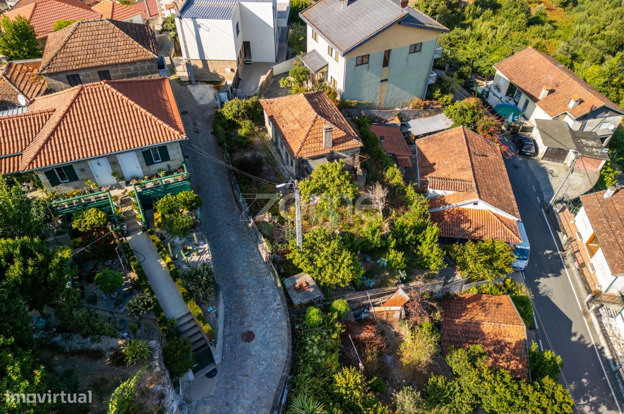 Moradia com terreno e vista rio - para recuperar - Cinfães