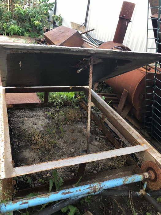 Продам люк (металевий)