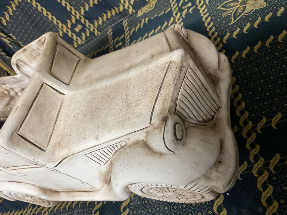 Floreira porcelana com 43 x17 cm. ANUCIOS abaixo