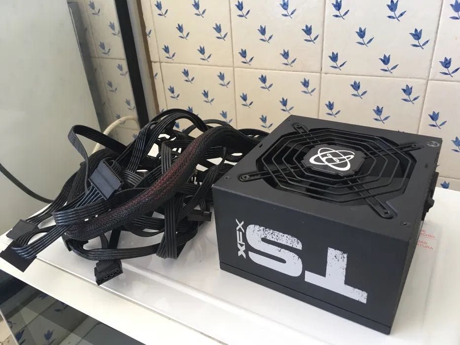Fonte XFX TS 550W para pc gaming
