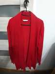 Czerwony sweter narzutka