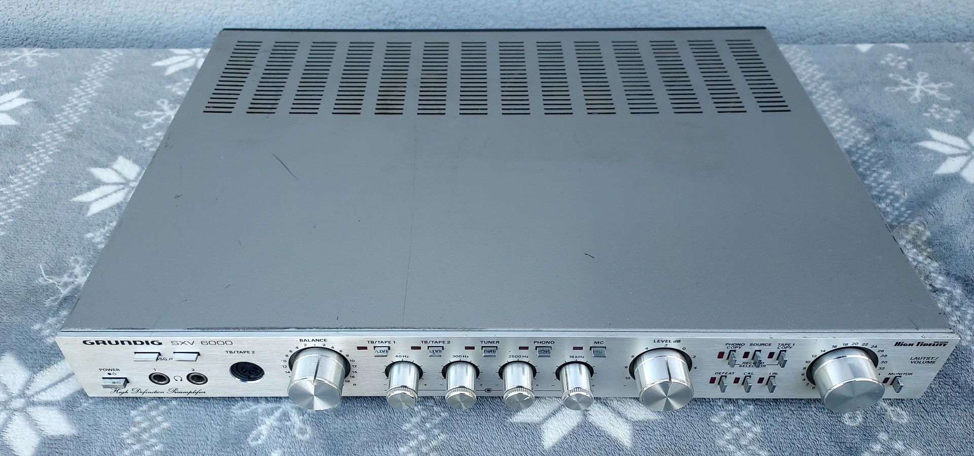 Przedwzmacniacz Grundig SXV-6000